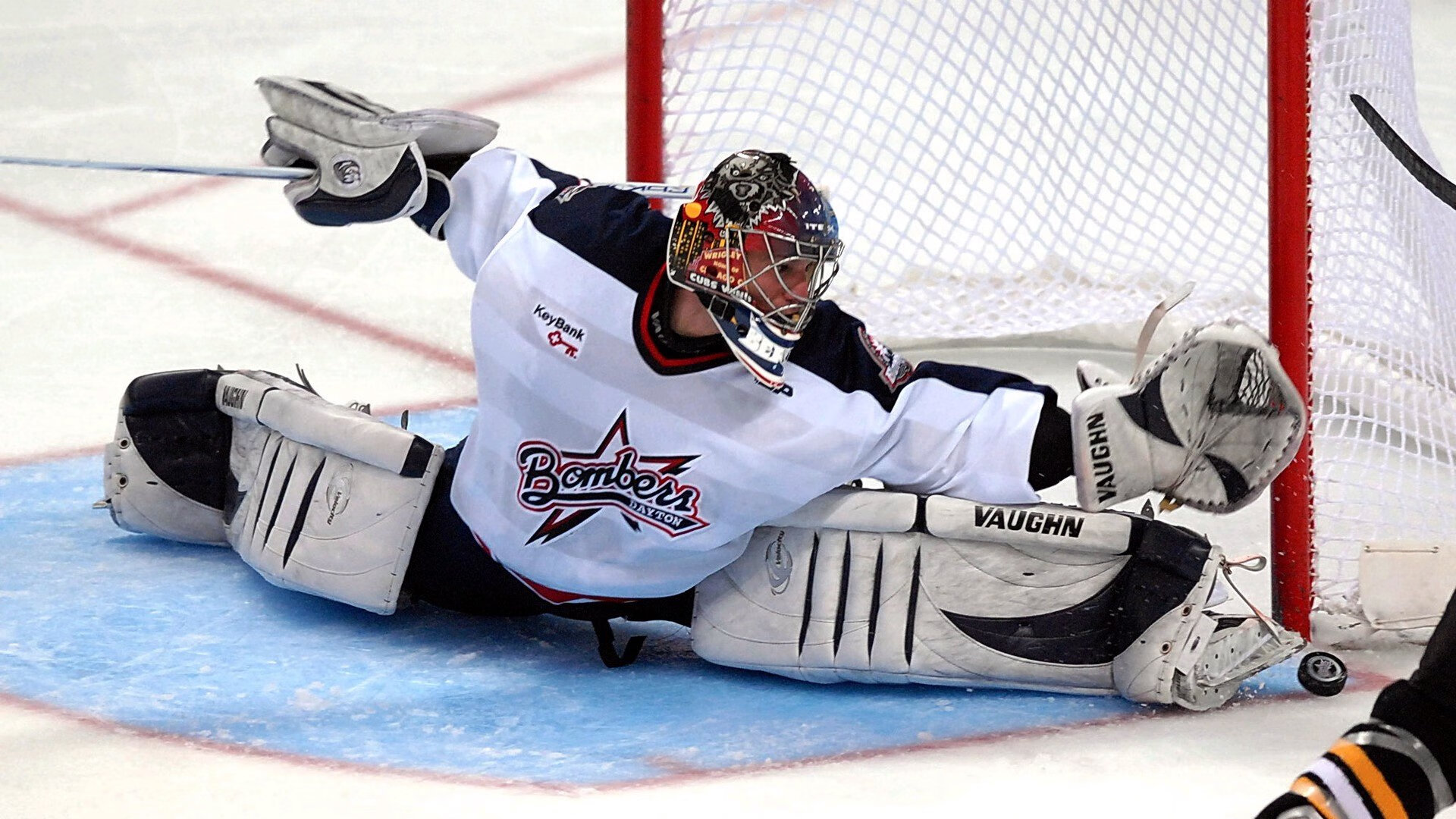 拜仁慕尼黑全取三分，稳坐小组头名，拜仁慕尼黑队名缩写